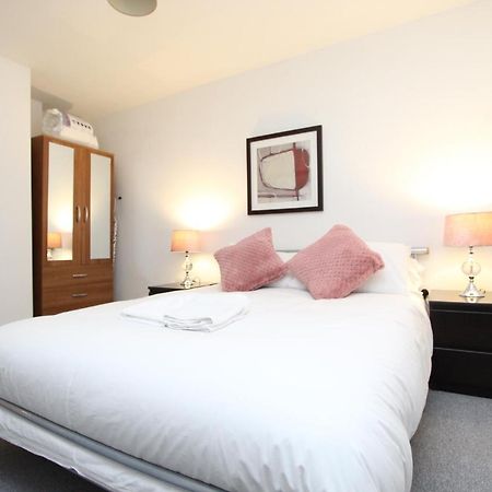 Spacious 1- Bedroom Apartment In E16 Londres Exterior foto