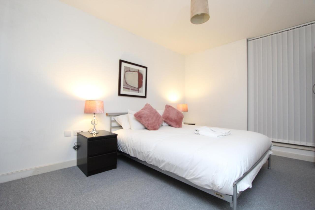 Spacious 1- Bedroom Apartment In E16 Londres Exterior foto